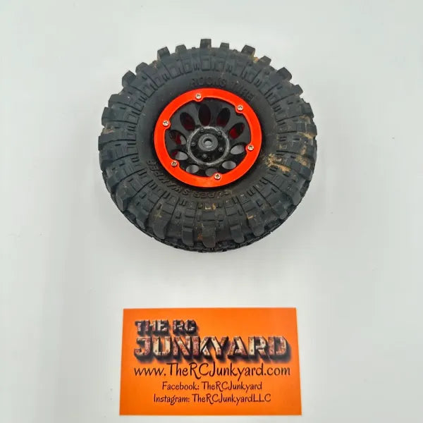 Single 1.9 Plastic Beadlock w/Metal Rings on Rocks Tyre
