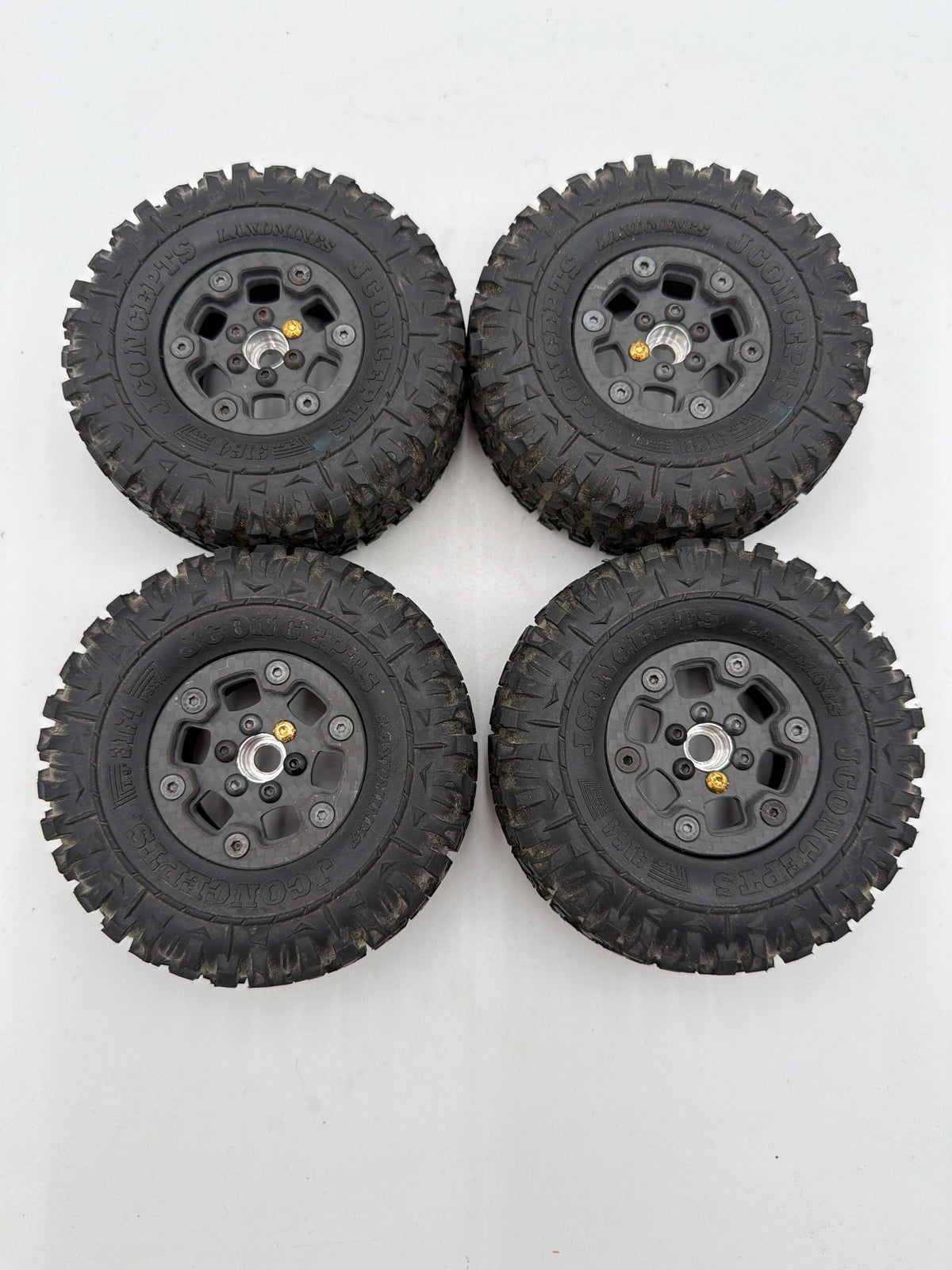 1.9 Carbon Fiber Beadlocks w/JConcepts Landmines 4.19
