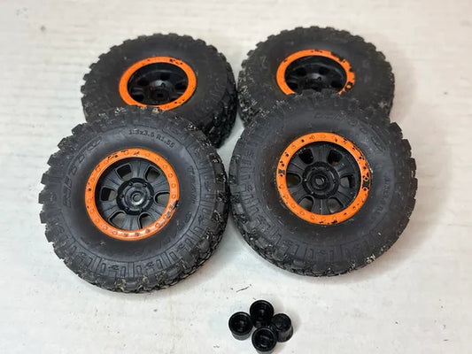 1/18 Capra 1.55 Glue on wheels w/3.6 Trail Grapplers