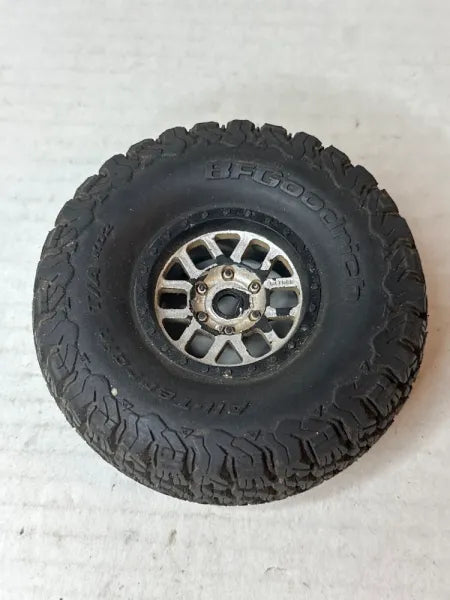 Axial Glue-on w/All Terrain 1.9/4.75 (1)